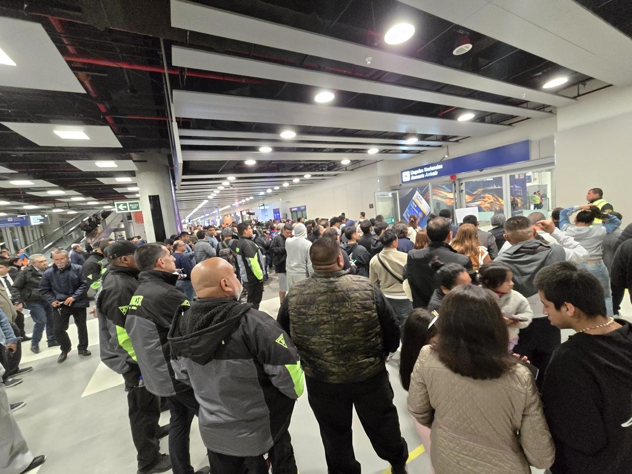 Zona de llegadas del Aeropuerto Jorge Ch&aacute;vez