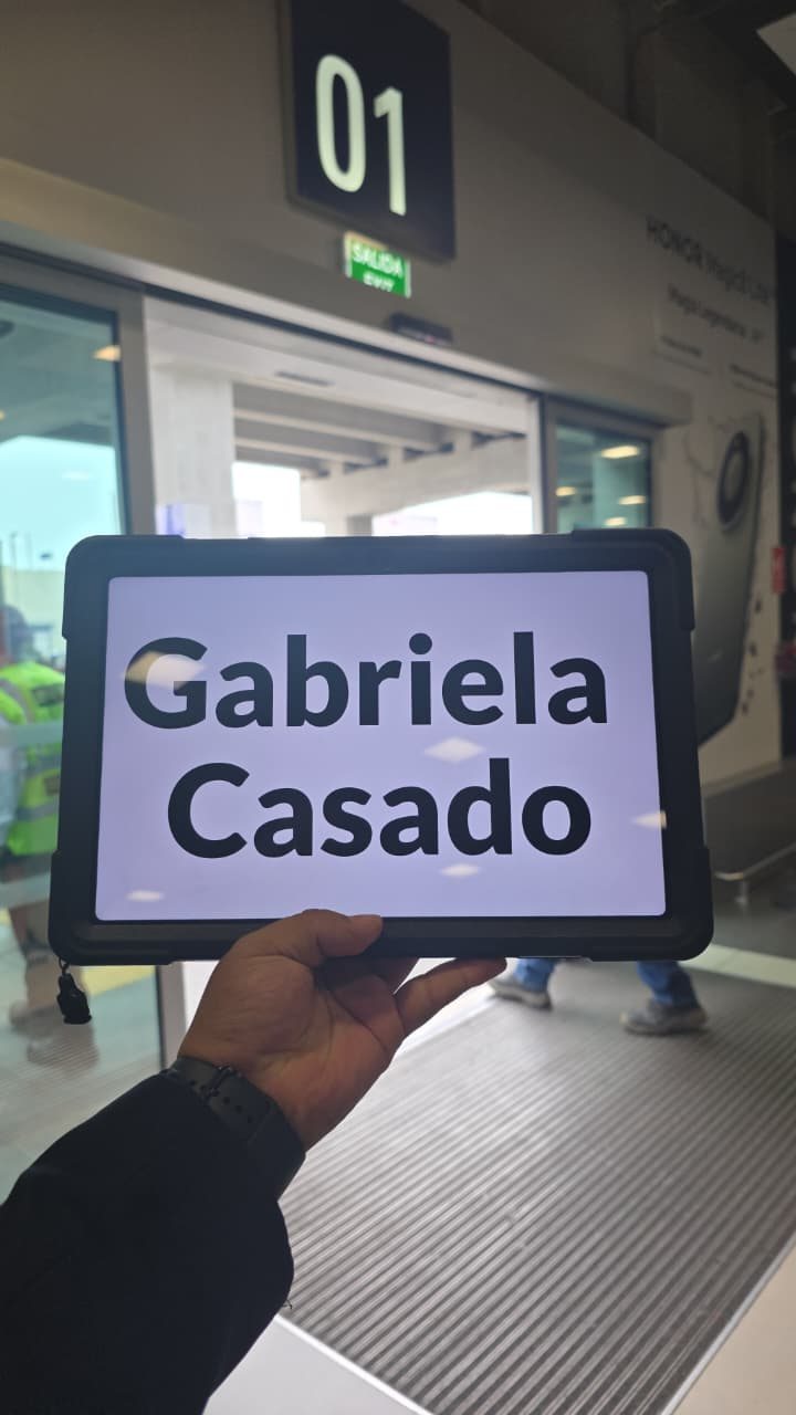 Cartel de bienvenida para llegada internacional