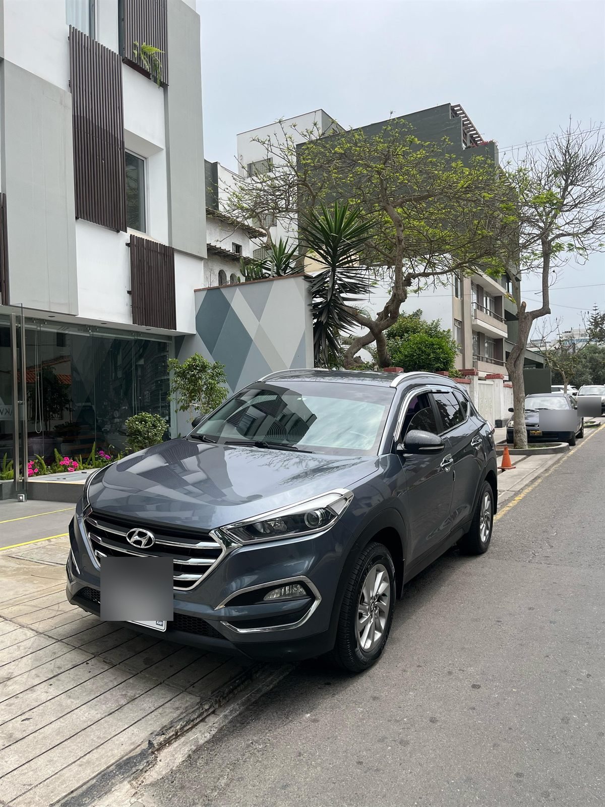 Camioneta SUV gris para traslado privado