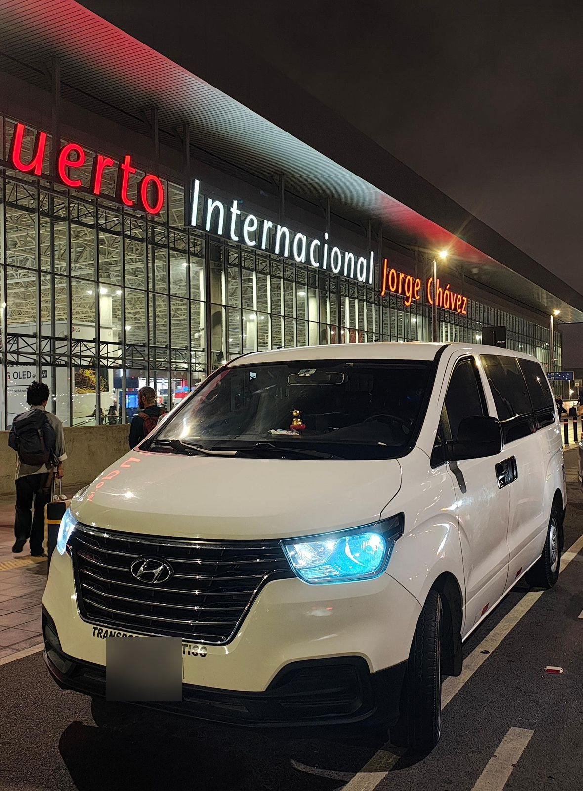 Van de Taxi Green Lima en el Aeropuerto Jorge Ch&aacute;vez