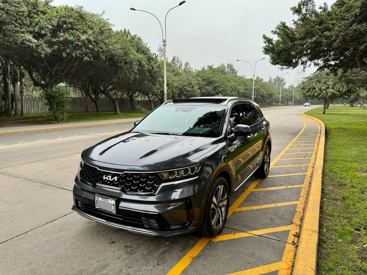 Camioneta SUV moderna para traslado familiar o corporativo